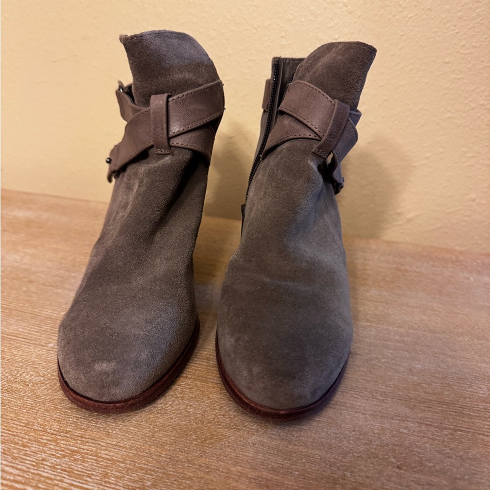 Women’s Elegant Gray Suede Ankle Boots